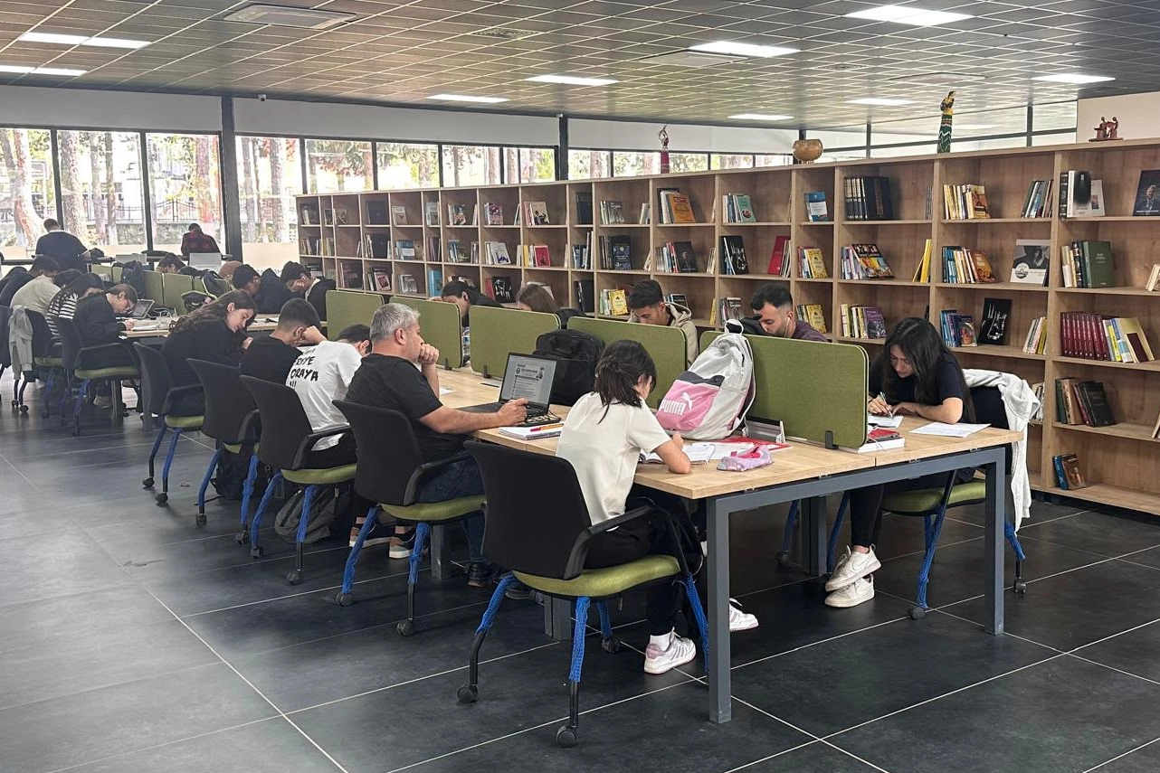 Sosyal Etki Zirvesi’nden Anlamlı Dayanışma: Binlerce Kitap Adıyaman’a