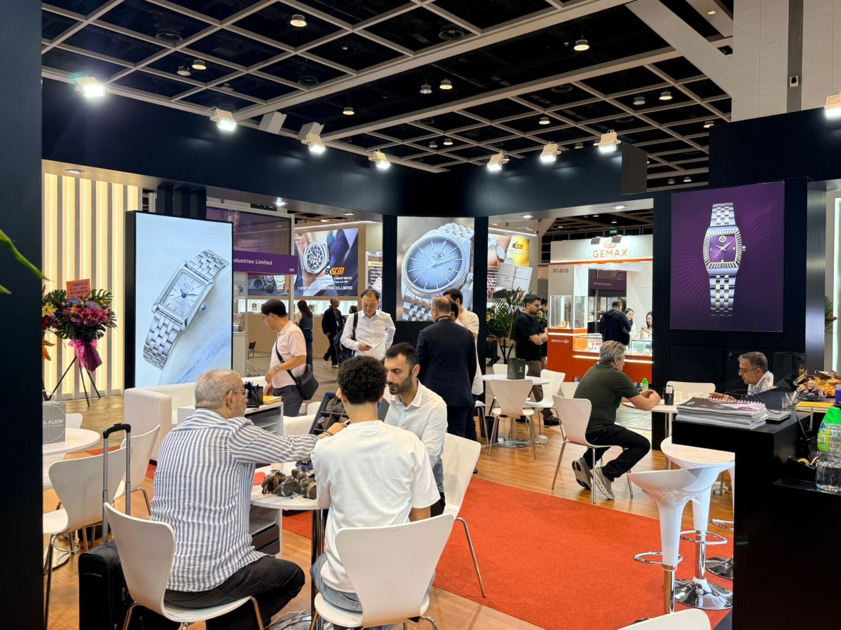 Türkiye’nin yerli markası Daniel Klein Group, Hong Kong Saat Fuarı’na damgasını vurdu.